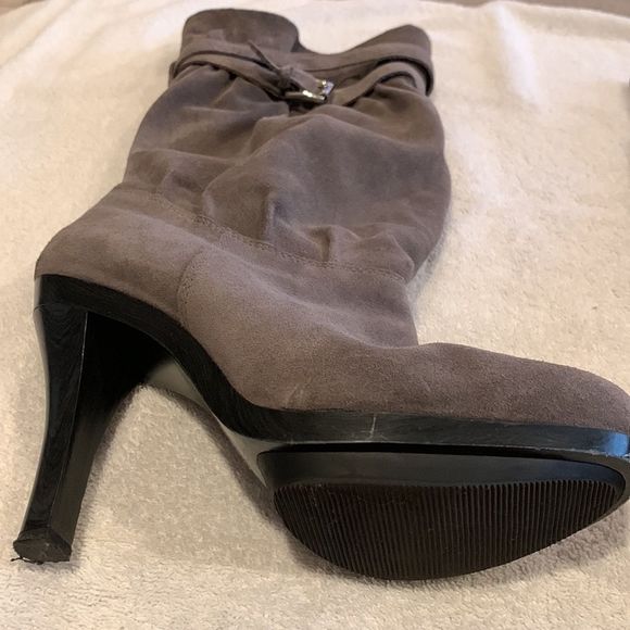 Michael Kors Kincade suede slouchy boots. - Picture 5 of 14